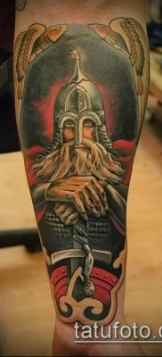 fotó egy erős férfi tetoválásról (érték) - példa rajz - 046