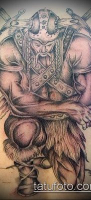 fénykép egy erős férfi tetoválásról (érték) - példa rajz - 039