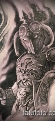 fénykép egy erős férfi tetoválásról (érték) - példa rajz - 038