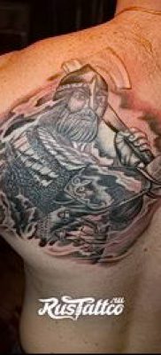 fénykép egy erős férfi tetoválásról (érték) - példa rajz - 037