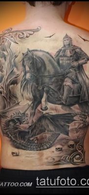 fotó egy erős férfi tetoválásról (érték) - példa rajz - 027