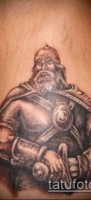 fénykép egy erős férfi tetoválásról (érték) - példa rajz - 005