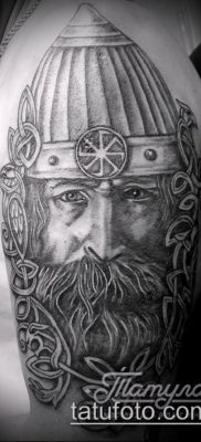 fénykép egy erős férfi tetoválásról (érték) - példa rajz - 003