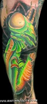 fotó egy imádkozó sáska tetoválásról, 2018. 04. 20. №054 - sáska tetoválás -