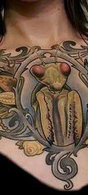 fotó egy imádkozó sáska tetoválásról, 2018. 04. 20. №065 - sáska tetoválás -