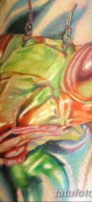 fotó egy imádkozó sáska tetoválásról, 2018. 04. 20 -án, №087 - sáska tetoválás -