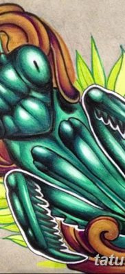 fotó egy imádkozó sáska tetoválásról, 2018. 04. 20. №092 - sáska tetoválás -