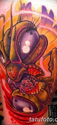 fotó egy imádkozó sáska tetoválásról, 2018. 04. 20 -án, №099 - sáska tetoválás -