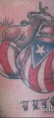 példa a tetoválásra kesztyűvel a bokszhoz - fotó