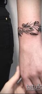 صورة لسوار الوشم (قيمة) - مثال على تصميم وشم مثير للاهتمام - 051