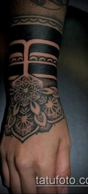 صورة لسوار الوشم (قيمة) - مثال على تصميم وشم مثير للاهتمام - 048