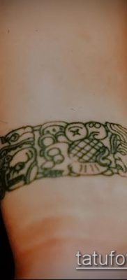 صورة لسوار الوشم (قيمة) - مثال على تصميم وشم مثير للاهتمام - 046