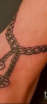 صورة لسوار الوشم (قيمة) - مثال على تصميم وشم مثير للاهتمام - 045