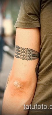 صورة سوار الوشم (معنى) - مثال على تصميم وشم مثير للاهتمام - 036