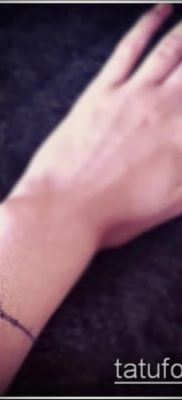 صورة لسوار الوشم (قيمة) - مثال على تصميم وشم مثير للاهتمام - 034