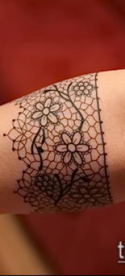 صورة لسوار الوشم (قيمة) - مثال على تصميم وشم مثير للاهتمام - 020