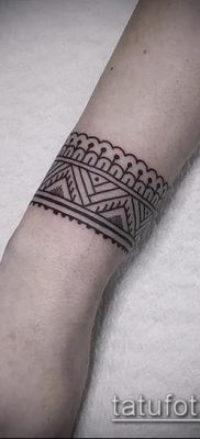 صورة لسوار الوشم (قيمة) - مثال على تصميم وشم مثير للاهتمام - 016