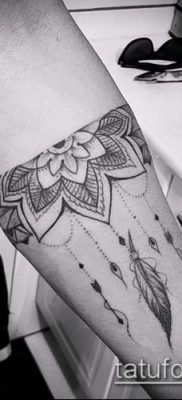 صورة لسوار الوشم (قيمة) - مثال على تصميم وشم مثير للاهتمام - 010