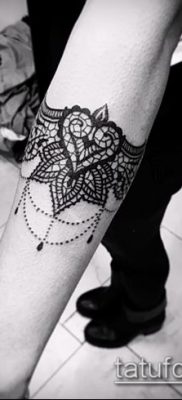 صورة لسوار الوشم (قيمة) - مثال على تصميم وشم مثير للاهتمام - 006