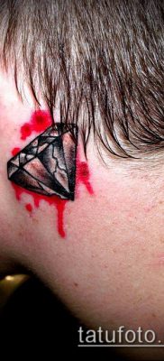 233 -as gyémánttetoválás - a minta exkluzív változata, amely sikeresen használható a gyémánt bordákon történő feldolgozásához és tetováláshoz