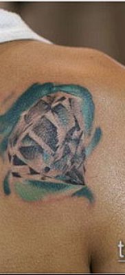 A gyémánttetoválás # 847 a minta klassz változata, amely sikeresen használható a gyémánt átalakítására és felhelyezésére a karra tetoválásként