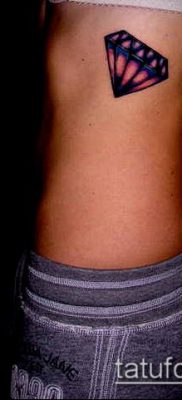 50. számú gyémánttetoválás - a minta hűvös változata, amely sikeresen használható a gyémánt finomítására és felhelyezésére a nyakra tetoválásként