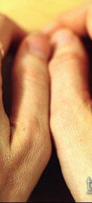 A gyémánttetoválás # 430 a minta klassz változata, amely sikeresen használható gyémánt átalakítására és tetoválásra az ujján