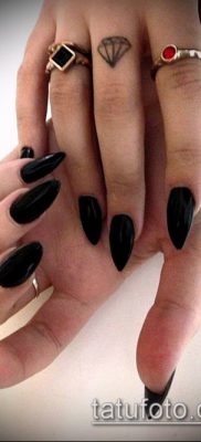 A gyémánttetoválás # 854 a minta klassz változata, amely sikeresen használható a gyémánt feldolgozására és felhelyezésére a bordákra tetoválásként