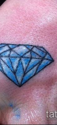 A gyémánttetoválás # 415 a minta klassz változata, amely sikeresen használható a gyémánt átalakítására és felhelyezésére egy lány számára tetoválásként