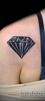 391 -es gyémánttetoválás - a minta méltó változata, amely sikeresen használható a gyémánt finomítására és felhelyezésére az ujján tetoválásként