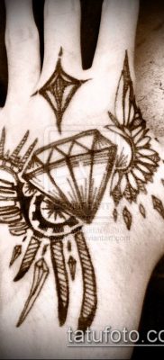 A gyémánttetoválás # 826 a minta hűvös változata, amely sikeresen használható a gyémánt ujjon történő feldolgozásához és tetoválásához