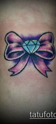 A gyémánttetoválás # 231 a minta klassz változata, amely sikeresen használható a gyémánt finomítására és tetoválására egy lány számára