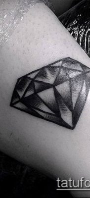 302 -es gyémánttetoválás - a minta egyedi változata, amely sikeresen használható a gyémánt véglegesítéséhez és tetoválásként történő felhelyezéséhez a bordákon