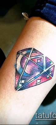 A gyémánttetoválás # 809 a minta méltó változata, amely sikeresen használható gyémánt átalakítására és tetoválásra az ujján