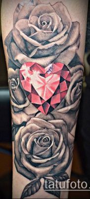 220 -as gyémánttetoválás - a minta egyedi változata, amely sikeresen használható a gyémánt átalakítására és tetoválásként történő alkalmazására a bordákon