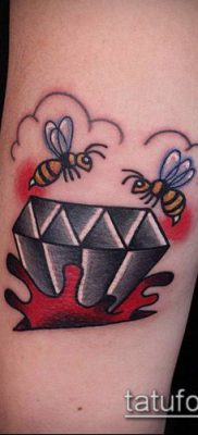 A gyémánttetoválás # 865 a minta érdekes változata, amely sikeresen használható a gyémánt finomítására és felhelyezésére a karra tetoválásként