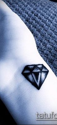 26 -os gyémánttetoválás - a minta klassz változata, amely sikeresen használható a gyémánt finomítására és tetoválásra az ujján