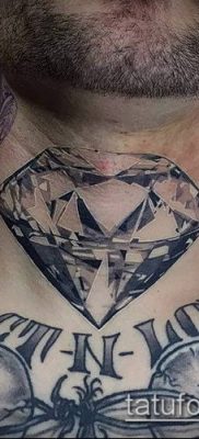 612 -es gyémánttetoválás - a minta exkluzív változata, amely sikeresen használható a gyémánt nyakon történő megváltoztatására és tetoválásként történő alkalmazására