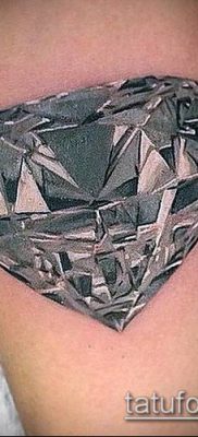 A gyémánttetoválás # 272 a minta érdekes változata, amely könnyen használható alakításhoz és gyémánttetováláshoz a nyakon