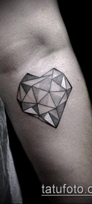 3. számú gyémánttetoválás - a kép hűvös változata, amely jól használható feldolgozásra és gyémánttetoválásként egy lány számára