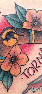 fotó a bumeráng tetoválásról, 2017.12.10., №007 - bumeráng tetoválás -