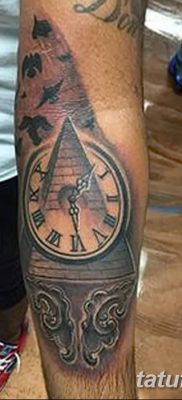 fotó tetováló óra és piramis, 2018. 08. 05. №008 - tetováló óra és piramis -