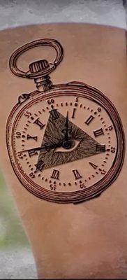 fotó tetováló óra és piramis, 2018. 05. 08. №009 - tetováló óra és piramis -
