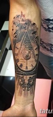 fotó tetováló óra és piramis, 2018. 08. 05. №015 - tetováló óra és piramis -