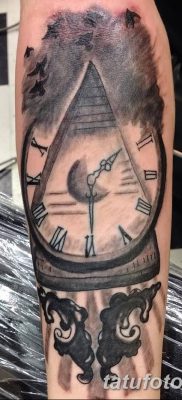 fotó tetováló óra és piramis, 2018. 08. 08. №022 - tetováló óra és piramis -