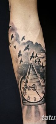 fotó tetováló óra és piramis, 2018. 05. 08. №032 - tetováló óra és piramis -