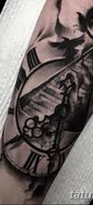 fotó tetováló óra és piramis, 2018. 05. 08. №035 - tetováló óra és piramis -