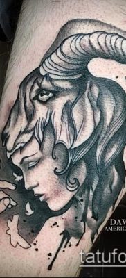 tetováló férfi fotó (érték) - példa egy érdekes tetoválási rajzra - 042