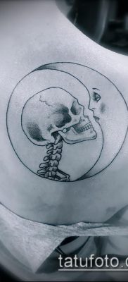 tetováló férfi fotó (érték) - példa egy érdekes tetoválási rajzra - 004