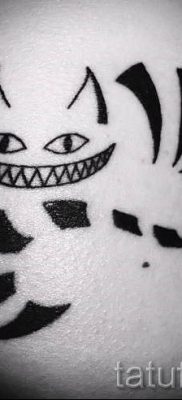 foto-tatu-cheshirskij-kot-dlya-stati-pro-znachenie-risunka-tatuirovki-026-tatufoto-ru